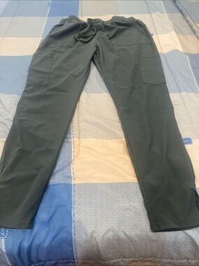 Men's Black Cargo Pants with Elastic Waist and Cargo Pockets